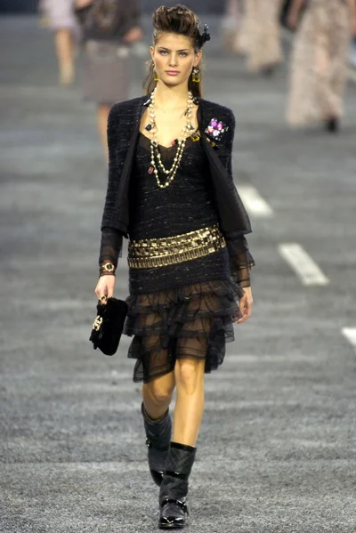 Look 16